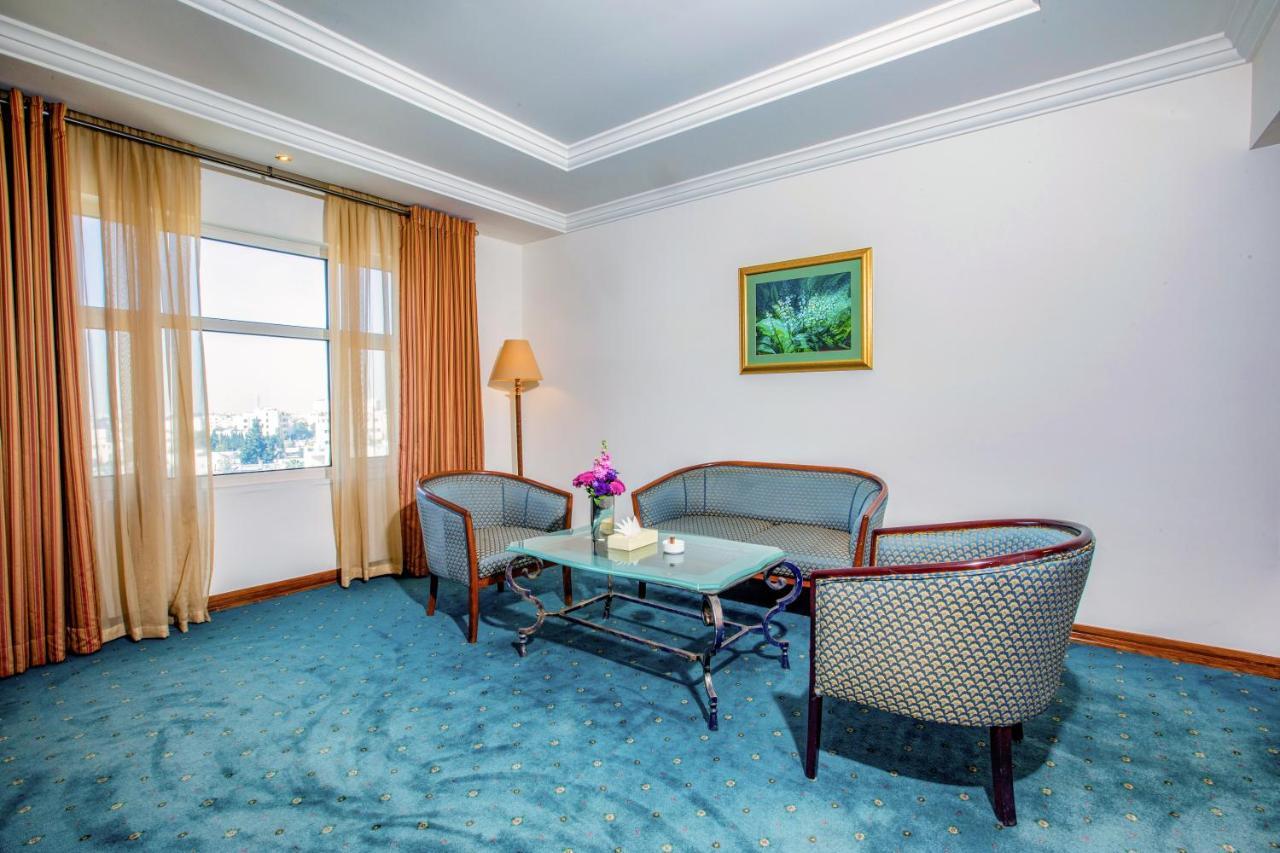 Bristol Hotel Amman Ngoại thất bức ảnh A room at the hotel
